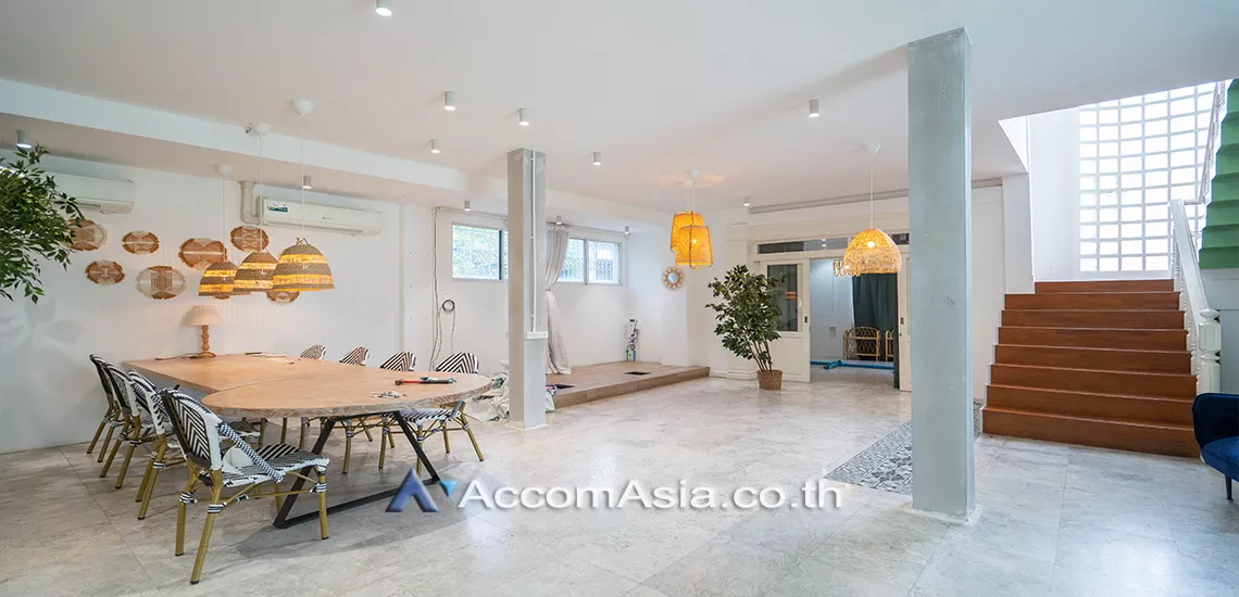  1  4 br House For Rent in Sukhumvit ,Bangkok BTS Thong Lo 100042