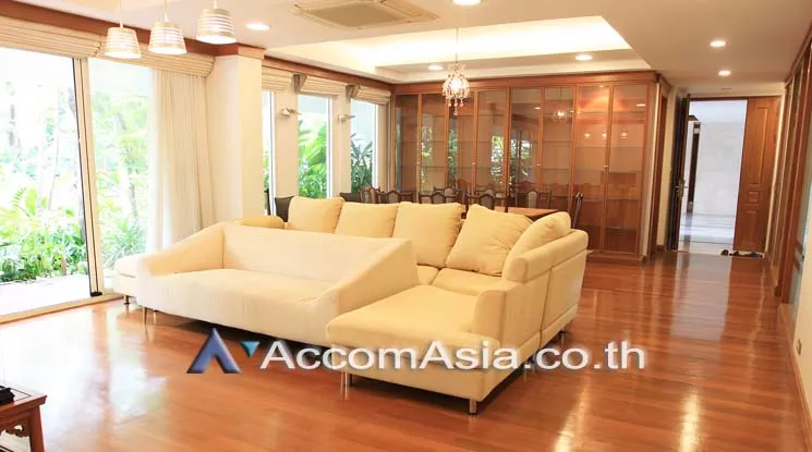 unit 3 Bedrooms  Apartment For Rent in Sathorn, Bangkok  near BTS Chong Nonsi (1413927)