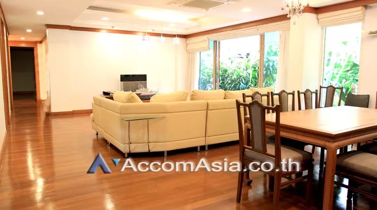  3 Bedrooms  Apartment For Rent in Sathorn, Bangkok  near BTS Chong Nonsi (1413927)