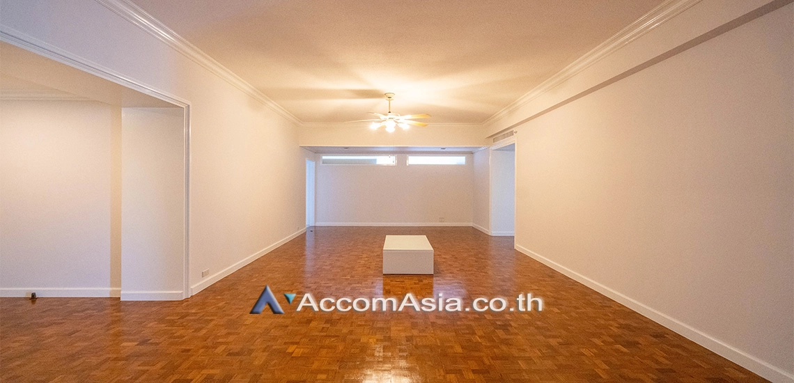 unit 3 Bedrooms  Apartment For Rent in Sathorn, Bangkok  near BTS Chong Nonsi (1413932)