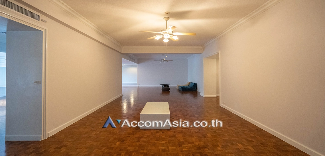 unit 3 Bedrooms  Apartment For Rent in Sathorn, Bangkok  near BTS Chong Nonsi (1413932)