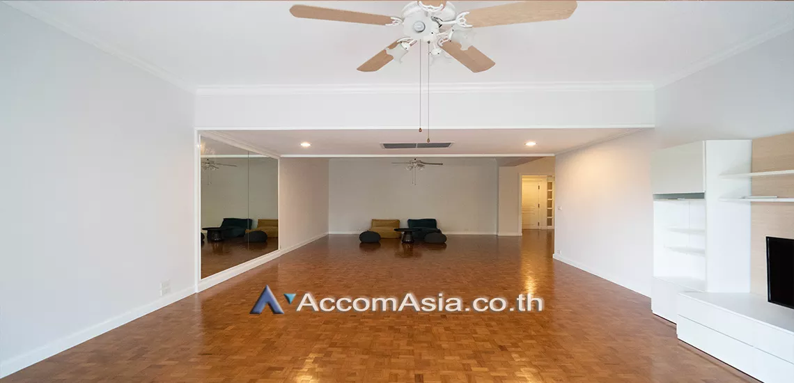  3 Bedrooms  Apartment For Rent in Sathorn, Bangkok  near BTS Chong Nonsi (1413932)