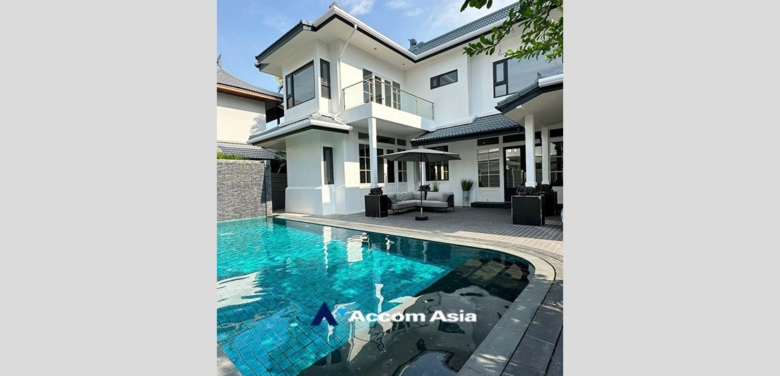 Private Swimming Pool |  4 Bedrooms  House For Rent in Sukhumvit, Bangkok  near BTS Thong Lo (1913937)
