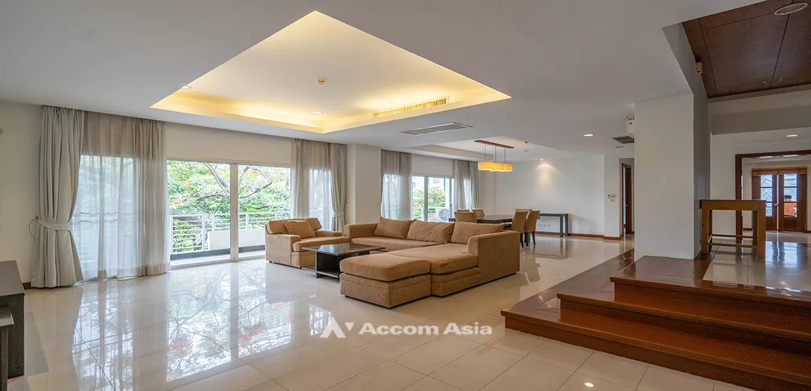 Pet friendly |  3 Bedrooms  Apartment For Rent in Sathorn, Bangkok  near BTS Chong Nonsi (1413967)