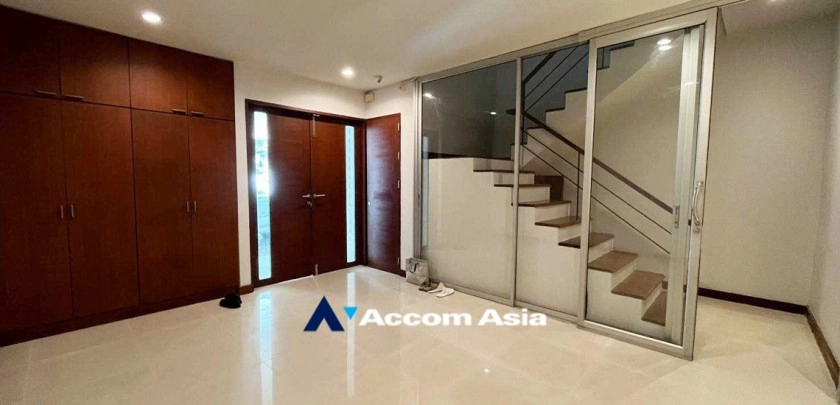 unitHome Office |  3 Bedrooms  House For Rent & Sale in Sukhumvit, Bangkok  near BTS Phrom Phong (110096)