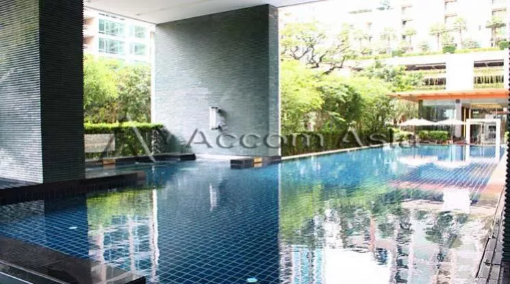 unit 2 Bedrooms  Condominium For Rent in Ploenchit, Bangkok  near BTS Chitlom (1514022)