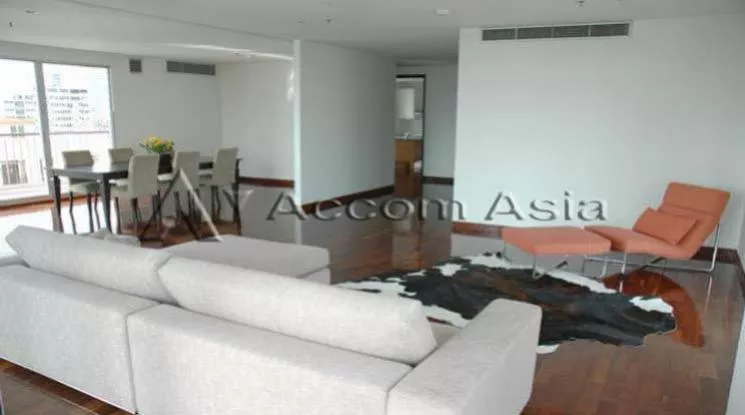  4 Bedrooms  Apartment For Rent in Silom, Bangkok  near BTS Surasak (1414023)