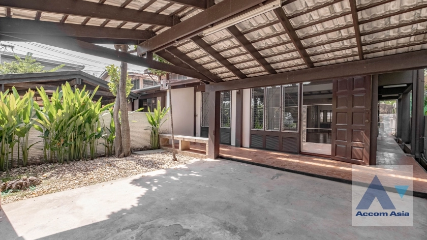  1  3 br House for rent and sale in Sukhumvit ,Bangkok BTS Phra khanong 2314026