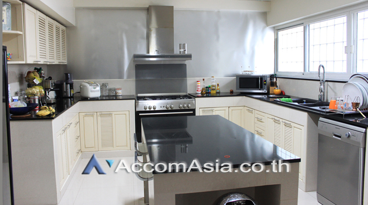  5 Bedrooms  Townhouse For Rent & Sale in Sukhumvit, Bangkok  near BTS Phrom Phong (2514039)