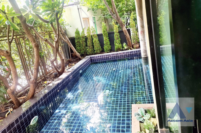 unitHome Office, Private Swimming Pool, Pet friendly |  3 Bedrooms  House For Rent & Sale in Sukhumvit, Bangkok  near BTS Thong Lo (1914114)