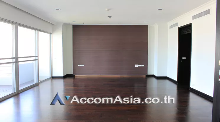  4 Bedrooms  Apartment For Rent in Sathorn, Bangkok  near BTS Chong Nonsi (1414123)