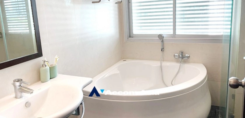 9  3 br Apartment For Rent in Silom ,Bangkok BTS Surasak at High-end Low Rise  1414133