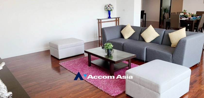 Pet friendly |  High-end Low Rise  Apartment  3 Bedroom for Rent BTS Surasak in Silom Bangkok