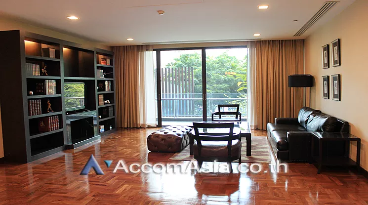 Big Balcony |  Tasteful Living Place Apartment  2 Bedroom for Rent BTS Ekkamai in Sukhumvit Bangkok
