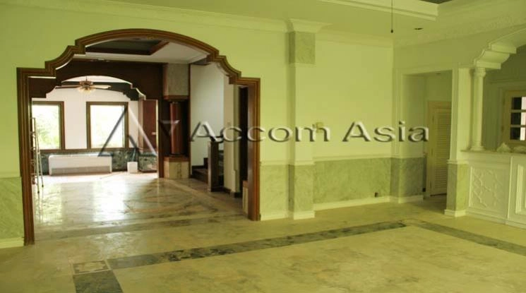 4  9 br House for rent and sale in Sukhumvit ,Bangkok BTS Thong Lo at Sukhumvit Villa 50081