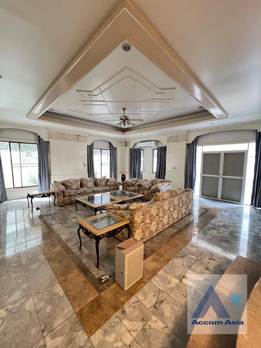 unit 9 Bedrooms  House For Rent in Sukhumvit, Bangkok  near BTS Thong Lo (50081)