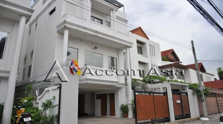 unit 3 Bedrooms  House For Rent & Sale in Phaholyothin, Bangkok  near BTS Ari (2514198)