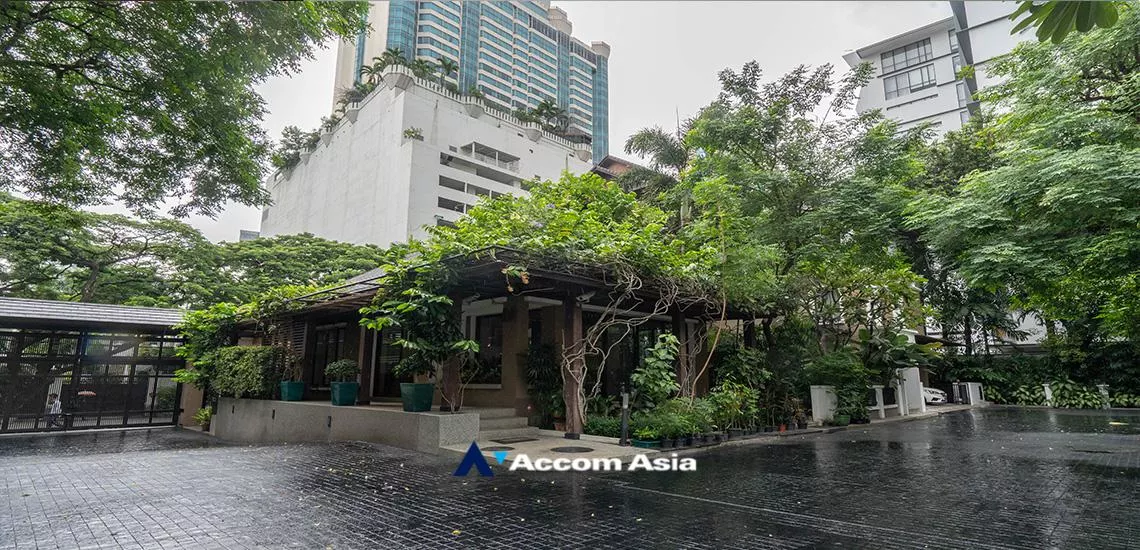  1  4 br House For Rent in Sukhumvit ,Bangkok BTS Asok - MRT Sukhumvit at House with pool Exclusive compound 1814229