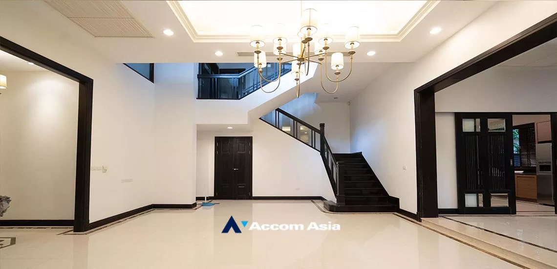 14  4 br House For Rent in Sukhumvit ,Bangkok BTS Asok - MRT Sukhumvit at House with pool Exclusive compound 1814229