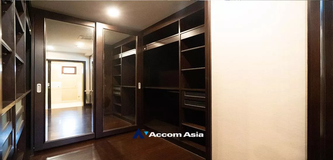 24  4 br House For Rent in Sukhumvit ,Bangkok BTS Asok - MRT Sukhumvit at House with pool Exclusive compound 1814229