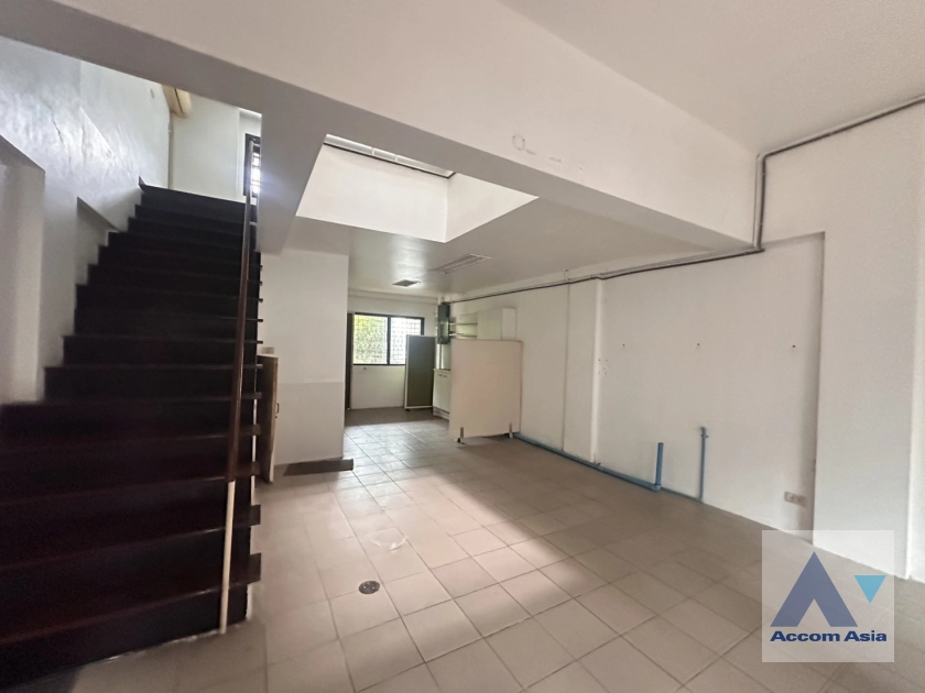 unit 4 Bedrooms  Townhouse For Rent & Sale in Sukhumvit, Bangkok  near BTS Phra khanong (2314230)