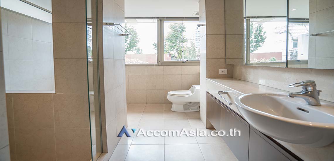 Modern Retro 2 Units / floor 3 br Apartment For Rent in ploenchit