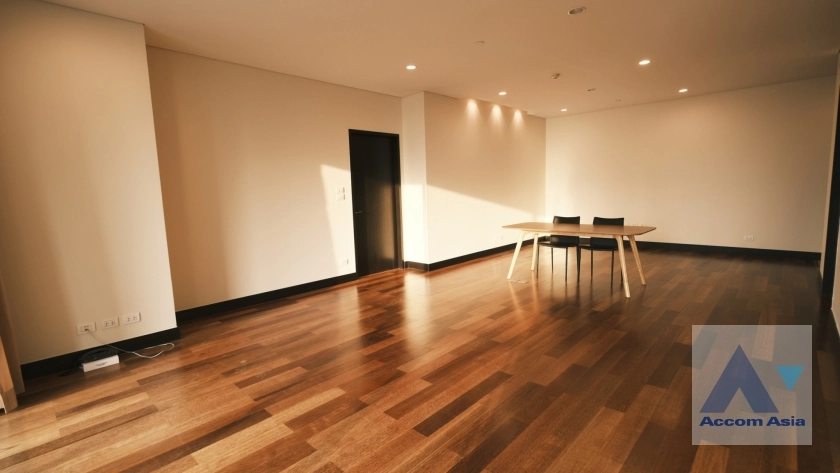 unit 2 Bedrooms  Condominium For Rent in Ploenchit, Bangkok  near BTS Chitlom (1514246)