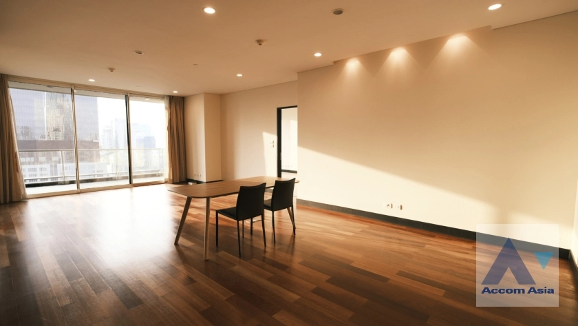  The Park Chidlom Condominium  2 Bedroom for Rent BTS Chitlom in Ploenchit Bangkok