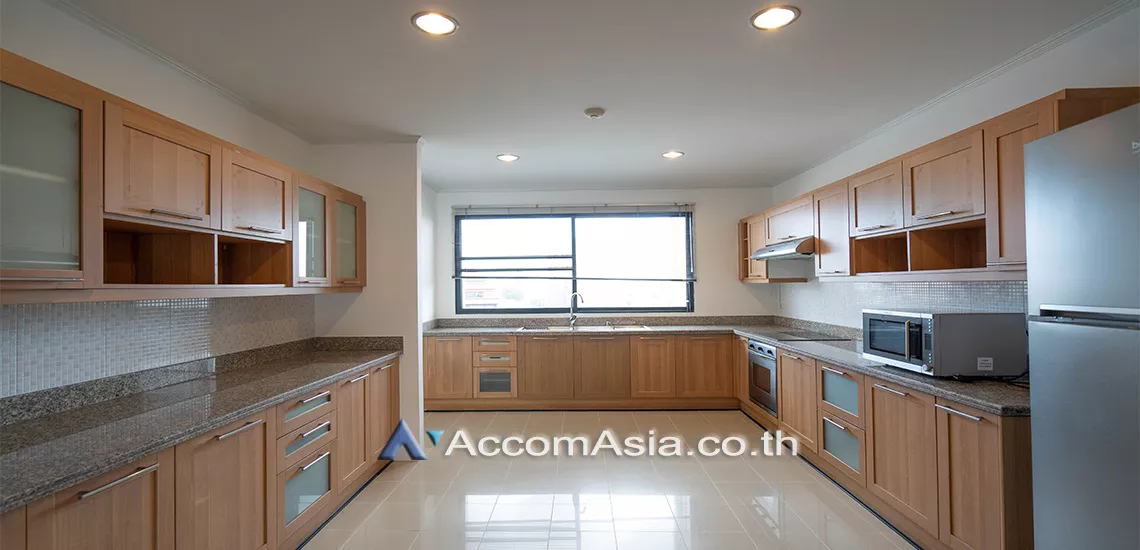  3 Bedrooms  Apartment For Rent in Sathorn, Bangkok  near BTS Sala Daeng - MRT Lumphini (20602)