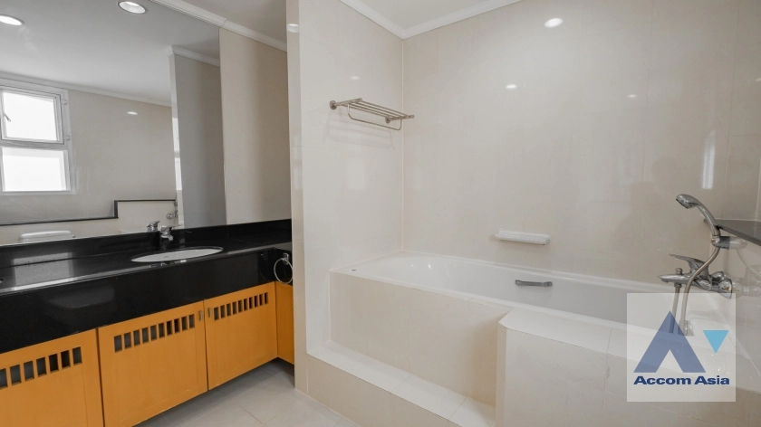 23  4 br Apartment For Rent in Sukhumvit ,Bangkok BTS Phrom Phong at Apartment with Top Facilities, Close to Emshere 1414281