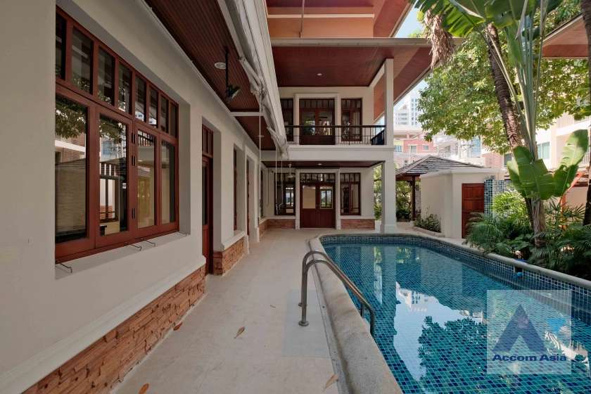 Home Office, Private Swimming Pool |  4 Bedrooms  House For Rent in Sukhumvit, Bangkok  near BTS Ekkamai (1914355)