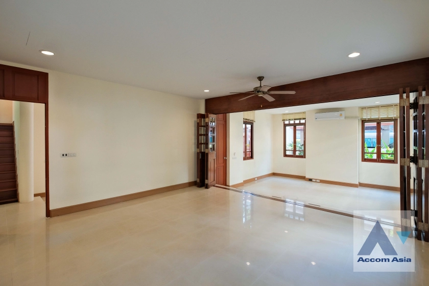  1  4 br House For Rent in Sukhumvit ,Bangkok BTS Ekkamai 1914355