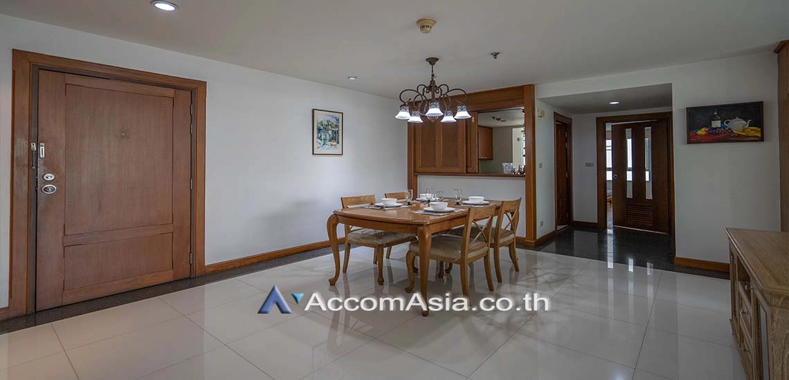 unit 3 Bedrooms  Apartment For Rent in Sathorn, Bangkok  near BTS Chong Nonsi (1414357)