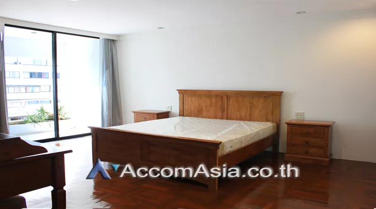  3 Bedrooms  Apartment For Rent in Silom, Bangkok  near BTS Chong Nonsi (1414360)