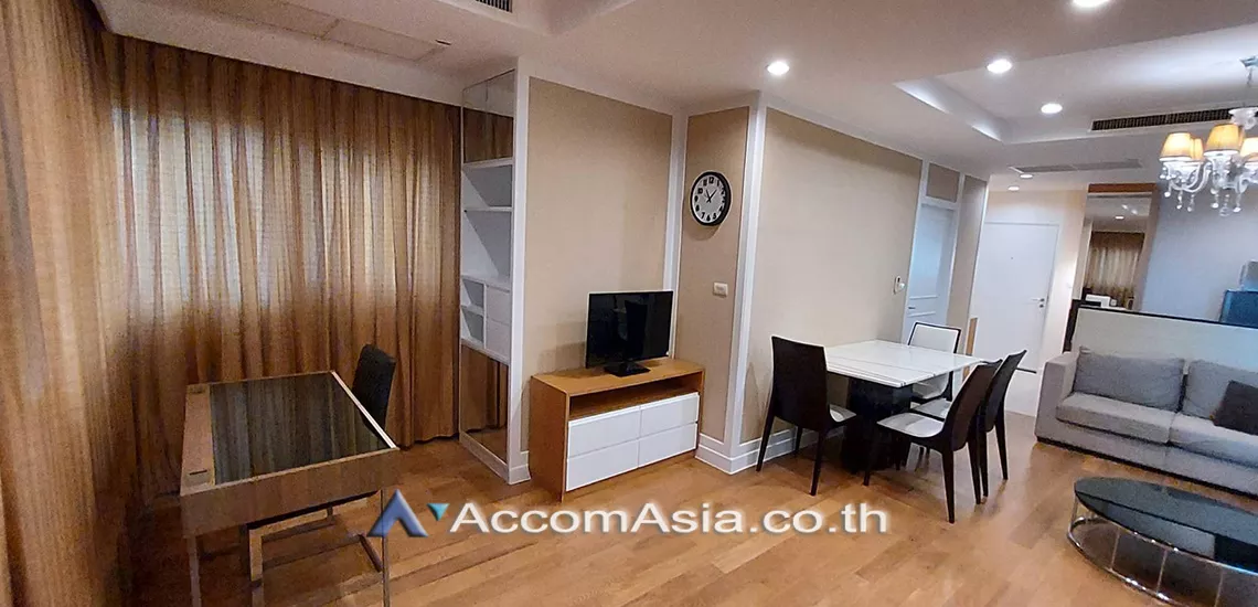  1 Bedroom  Condominium For Rent in Sathorn, Bangkok  near BTS Sala Daeng - MRT Lumphini (1514524)