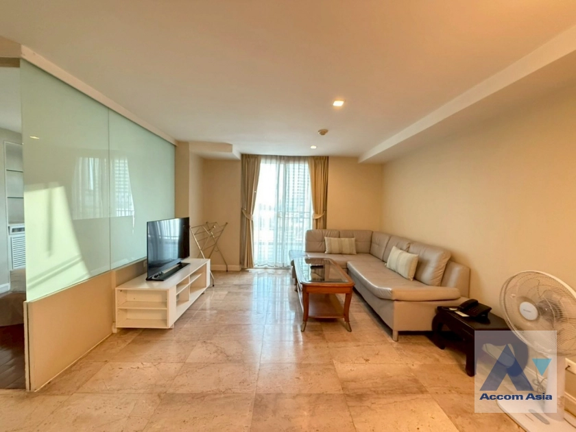 Pet friendly |  Exclusive Apartment Apartment  3 Bedroom for Rent BTS Saint Louis in Sathorn Bangkok