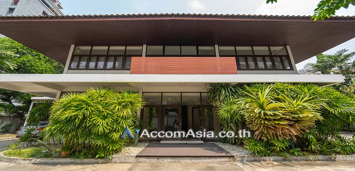  5 Bedrooms  House For Rent in Sukhumvit, Bangkok  near BTS Phrom Phong (2314606)