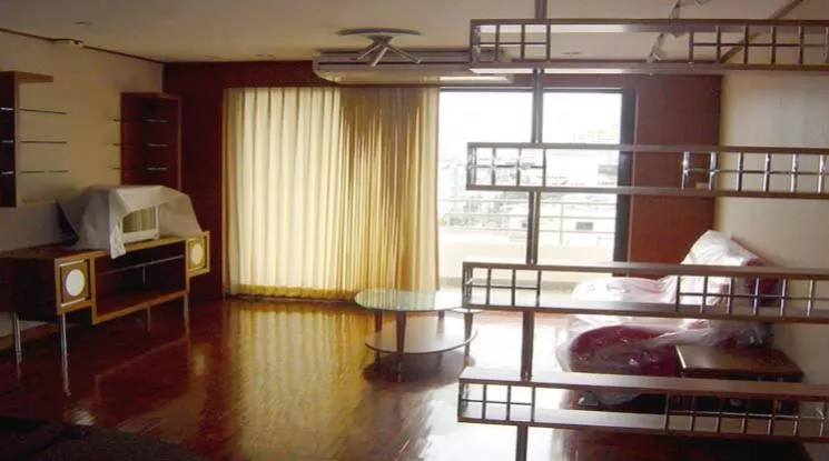  1 Bedroom  Condominium For Rent in Silom, Bangkok  near BTS Surasak (20634)