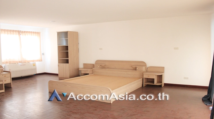 unit 4 Bedrooms  House For Rent & Sale in Sukhumvit, Bangkok  near BTS Ekkamai (1714728)