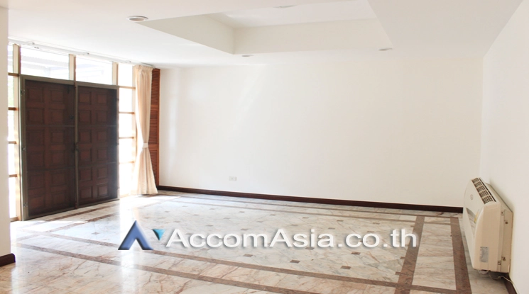 unit 4 Bedrooms  House For Rent & Sale in Sukhumvit, Bangkok  near BTS Ekkamai (1714728)