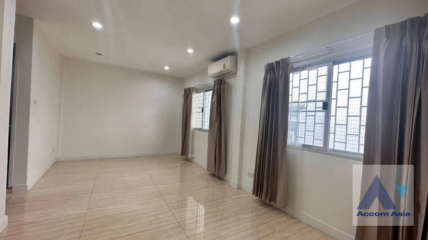 5  4 br House for rent and sale in Sukhumvit ,Bangkok BTS Ekkamai 2514805