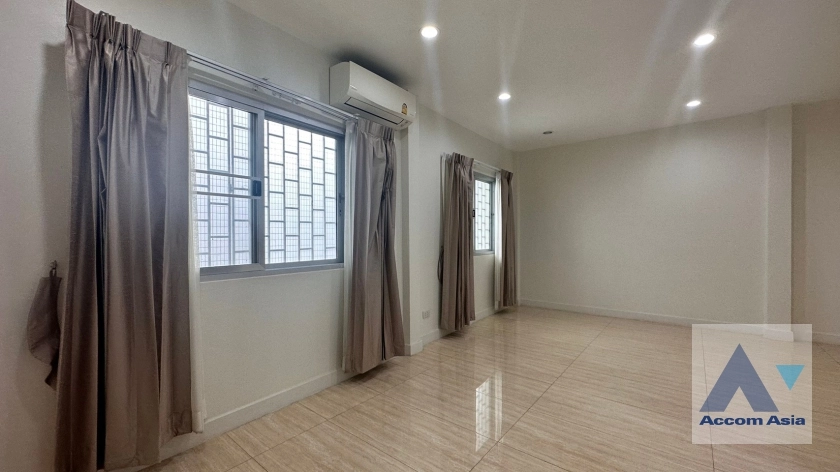 8  4 br House for rent and sale in Sukhumvit ,Bangkok BTS Ekkamai 2514805