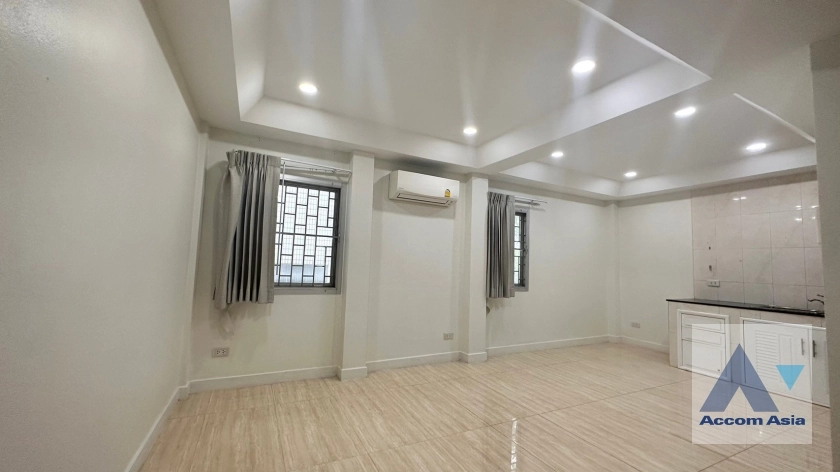 10  4 br House for rent and sale in Sukhumvit ,Bangkok BTS Ekkamai 2514805