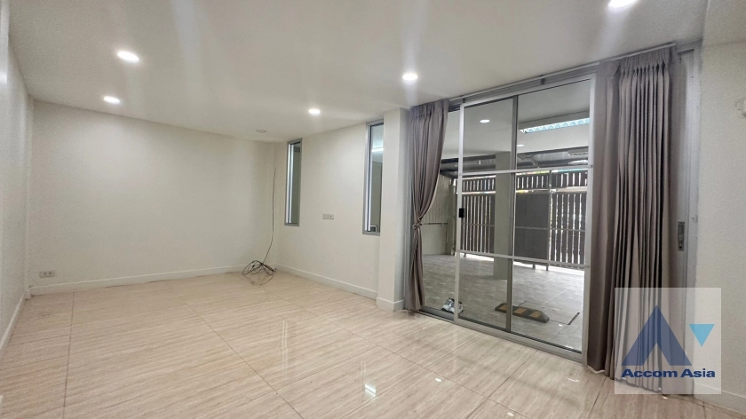  1  4 br House for rent and sale in Sukhumvit ,Bangkok BTS Ekkamai 2514805