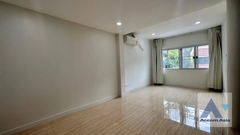23  4 br House for rent and sale in Sukhumvit ,Bangkok BTS Ekkamai 2514805