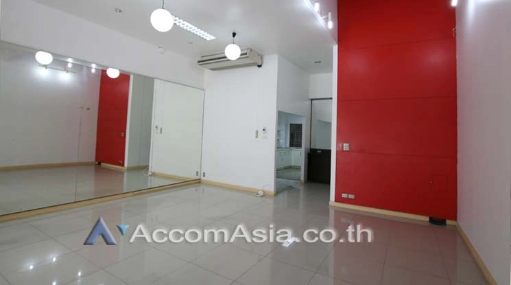 unitHome Office |  4 Bedrooms  Townhouse For Rent in Sukhumvit, Bangkok  near BTS Thong Lo (110098)
