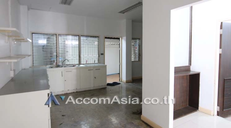  1  4 br Townhouse For Rent in Sukhumvit ,Bangkok BTS Thong Lo 110098