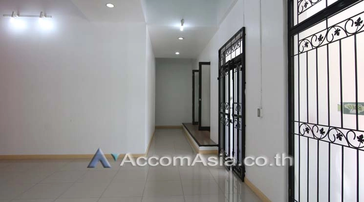 unitHome Office |  4 Bedrooms  Townhouse For Rent in Sukhumvit, Bangkok  near BTS Thong Lo (110098)