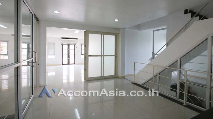 7  4 br Townhouse For Rent in Sukhumvit ,Bangkok BTS Thong Lo 110098
