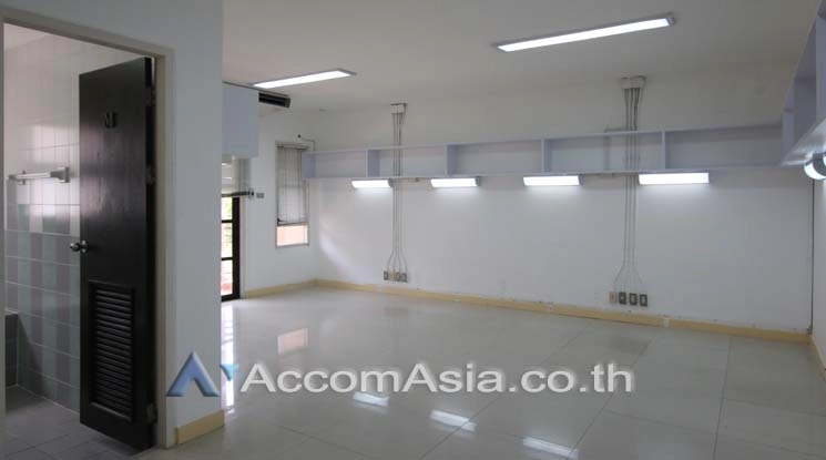 10  4 br Townhouse For Rent in Sukhumvit ,Bangkok BTS Thong Lo 110098